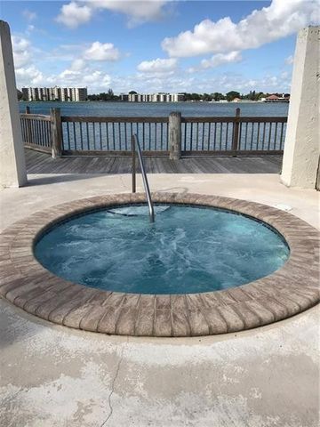 111 LAKE EMERALD Drive 407, Oakland Park, FL 33309
