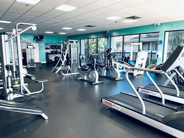 111 LAKE EMERALD Drive 407, Oakland Park, FL 33309