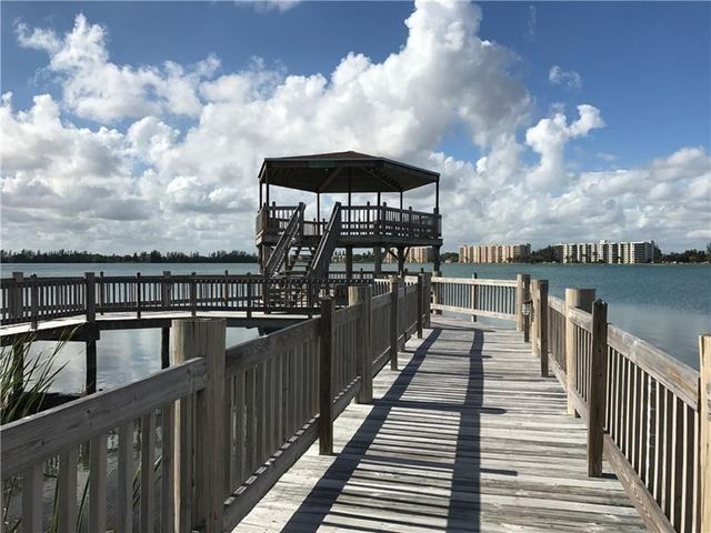 111 LAKE EMERALD Drive 407, Oakland Park, FL 33309