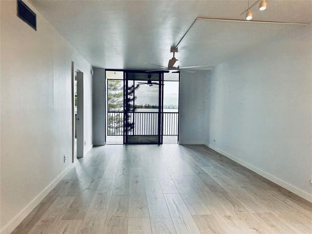 111 LAKE EMERALD Drive 407, Oakland Park, FL 33309