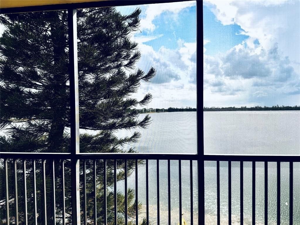 111 LAKE EMERALD Drive 407, Oakland Park, FL 33309