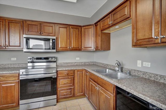 5000 Town Street 3206, Southfield, MI 48075