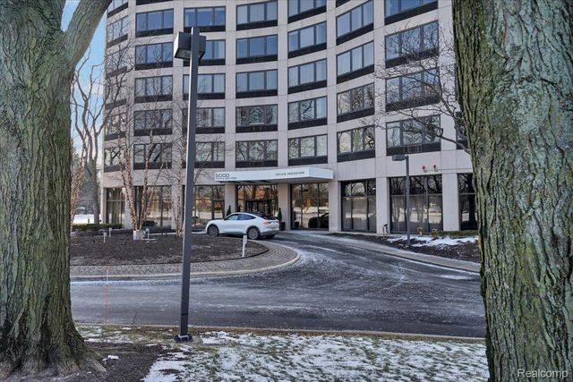 5000 Town Street 3206, Southfield, MI 48075