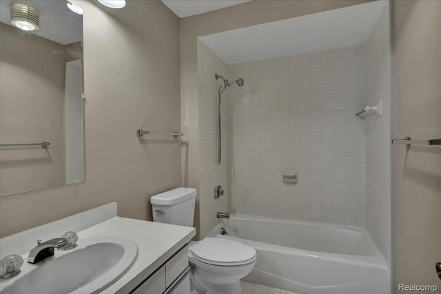 5000 Town Street 3206, Southfield, MI 48075