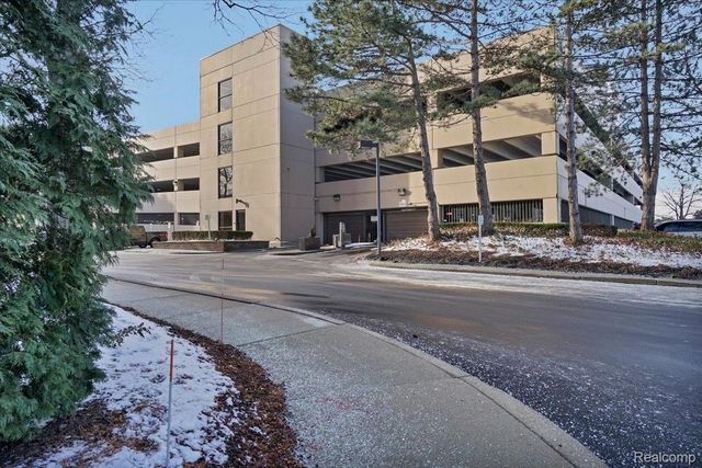 5000 Town Street 3206, Southfield, MI 48075