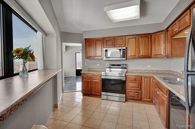 5000 Town Street 3206, Southfield, MI 48075