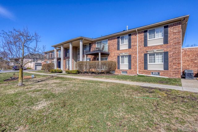 6121 Orchard Lake Road 102, West Bloomfield Charter Township, MI 48322
