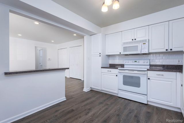 6121 Orchard Lake Road 102, West Bloomfield Charter Township, MI 48322