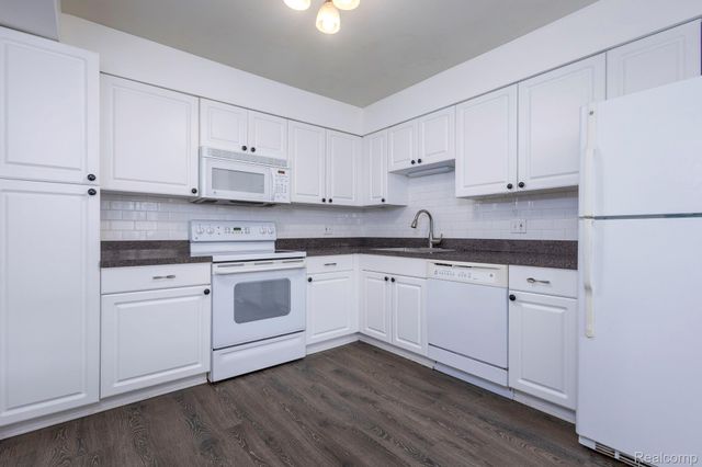 6121 Orchard Lake Road 102, West Bloomfield Charter Township, MI 48322