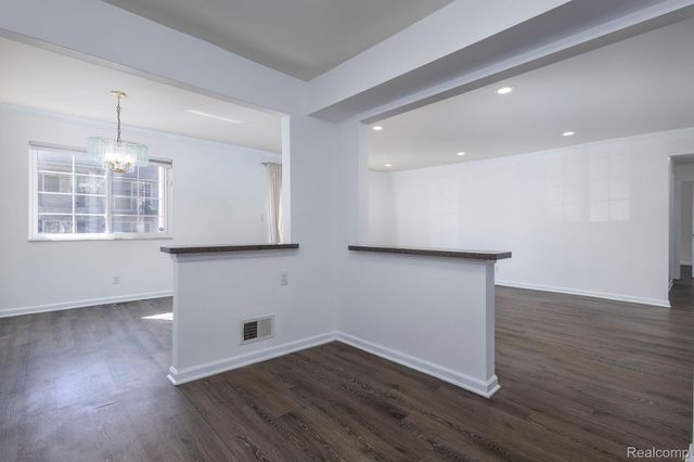 6121 Orchard Lake Road 102, West Bloomfield Charter Township, MI 48322