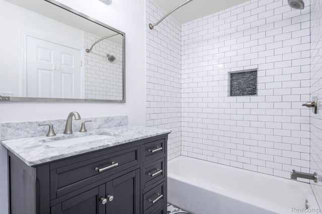 6121 Orchard Lake Road 102, West Bloomfield Charter Township, MI 48322