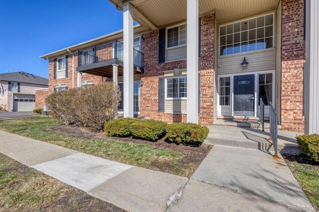 6121 Orchard Lake Road 102, West Bloomfield Charter Township, MI 48322