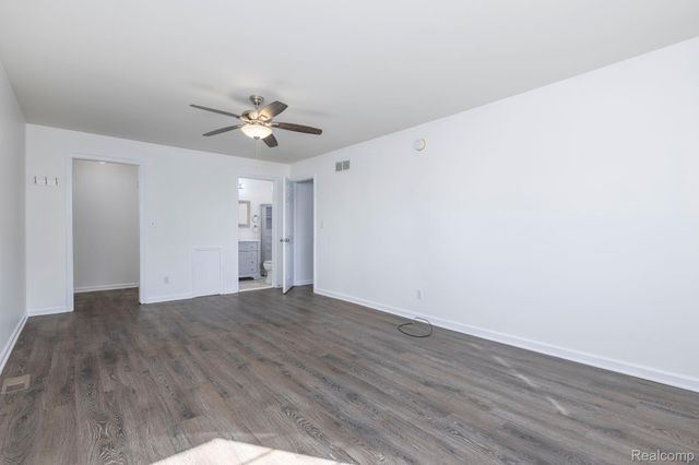 6121 Orchard Lake Road 102, West Bloomfield Charter Township, MI 48322