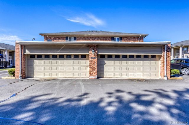 6121 Orchard Lake Road 102, West Bloomfield Charter Township, MI 48322