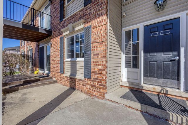 6121 Orchard Lake Road 102, West Bloomfield Charter Township, MI 48322