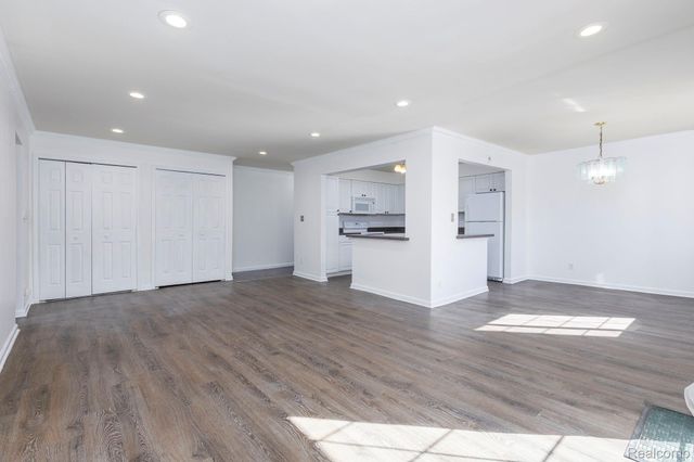 6121 Orchard Lake Road 102, West Bloomfield Charter Township, MI 48322