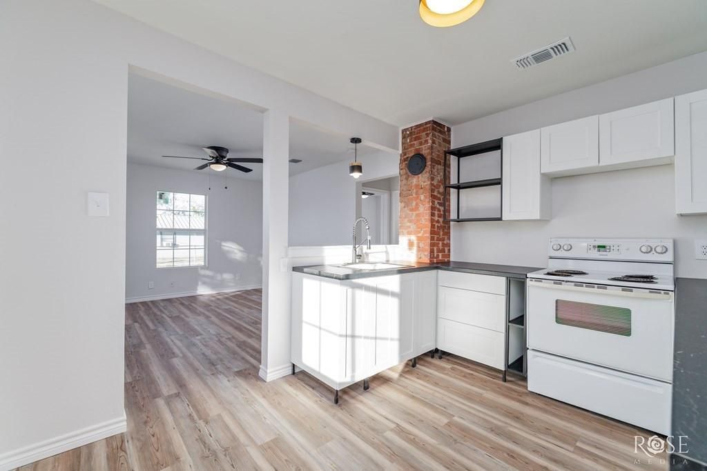 Image 5 of property listing at 38 W 13th Street, San Angelo, TX 76903