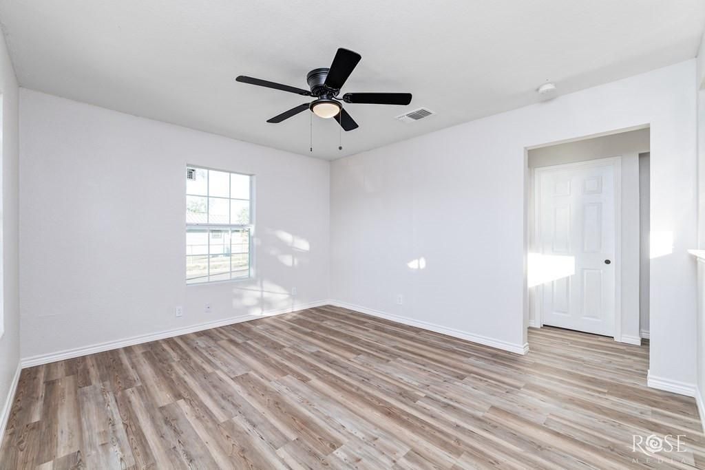 Image 8 of property listing at 38 W 13th Street, San Angelo, TX 76903