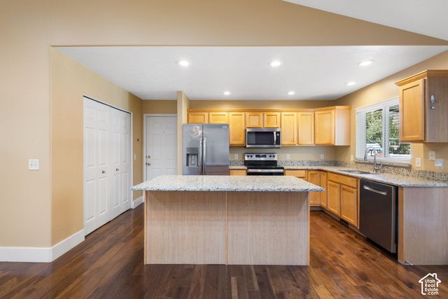 10242 N REDWOOD DR, Cedar Hills, UT 84062