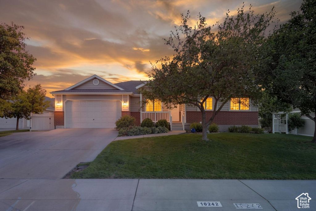 10242 N REDWOOD DR, Cedar Hills, UT 84062