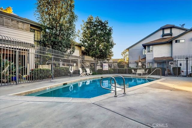 883 W 34th Street N, Long Beach, CA 90806