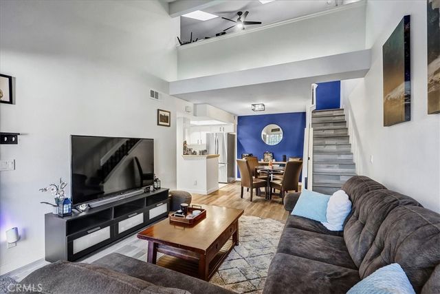 883 W 34th Street N, Long Beach, CA 90806