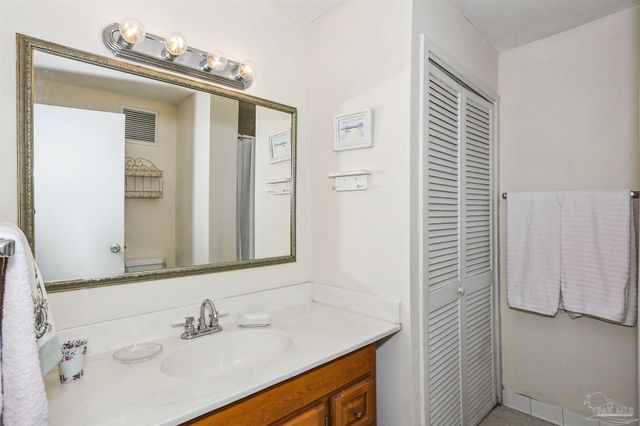825 Bayshore Dr 302, Pensacola, FL 32507