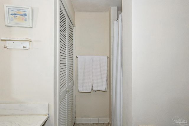 825 Bayshore Dr 302, Pensacola, FL 32507