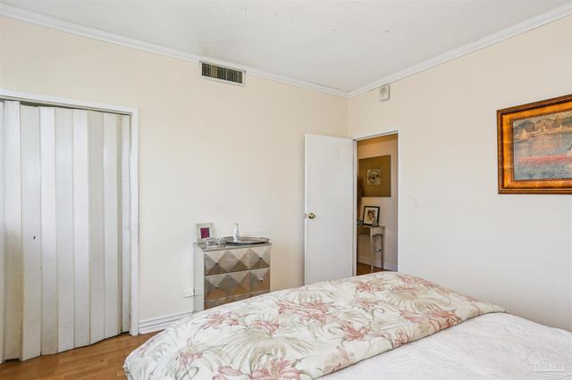 825 Bayshore Dr 302, Pensacola, FL 32507