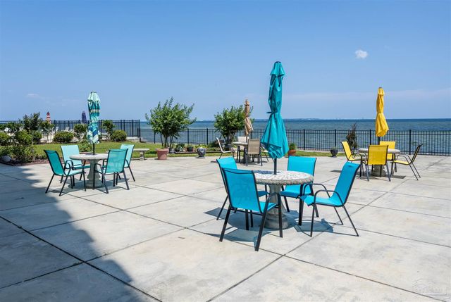 825 Bayshore Dr 302, Pensacola, FL 32507