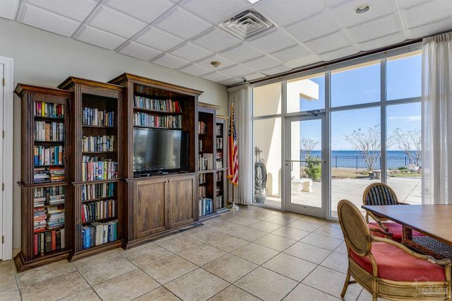 825 Bayshore Dr 302, Pensacola, FL 32507