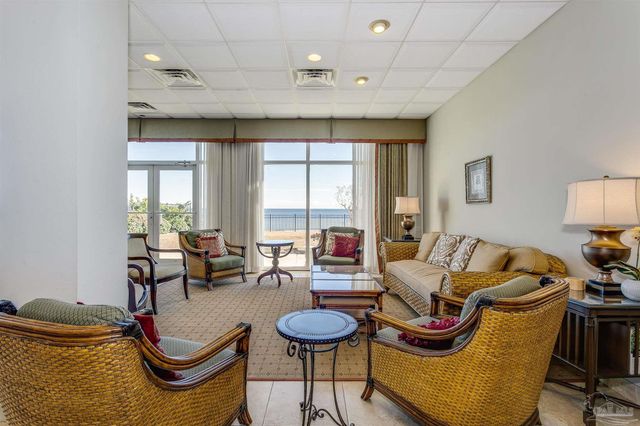 825 Bayshore Dr 302, Pensacola, FL 32507