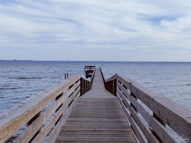 825 Bayshore Dr 302, Pensacola, FL 32507