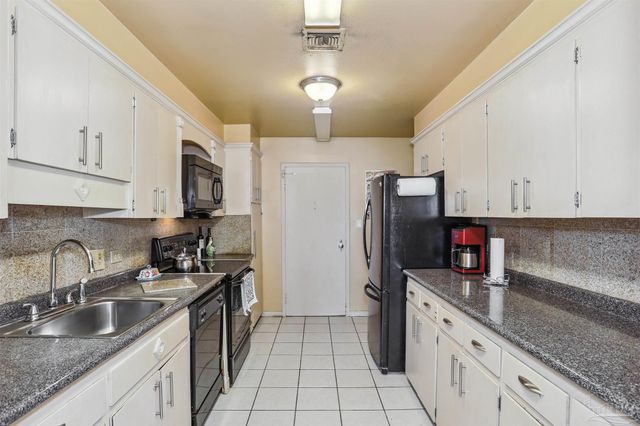 825 Bayshore Dr 302, Pensacola, FL 32507
