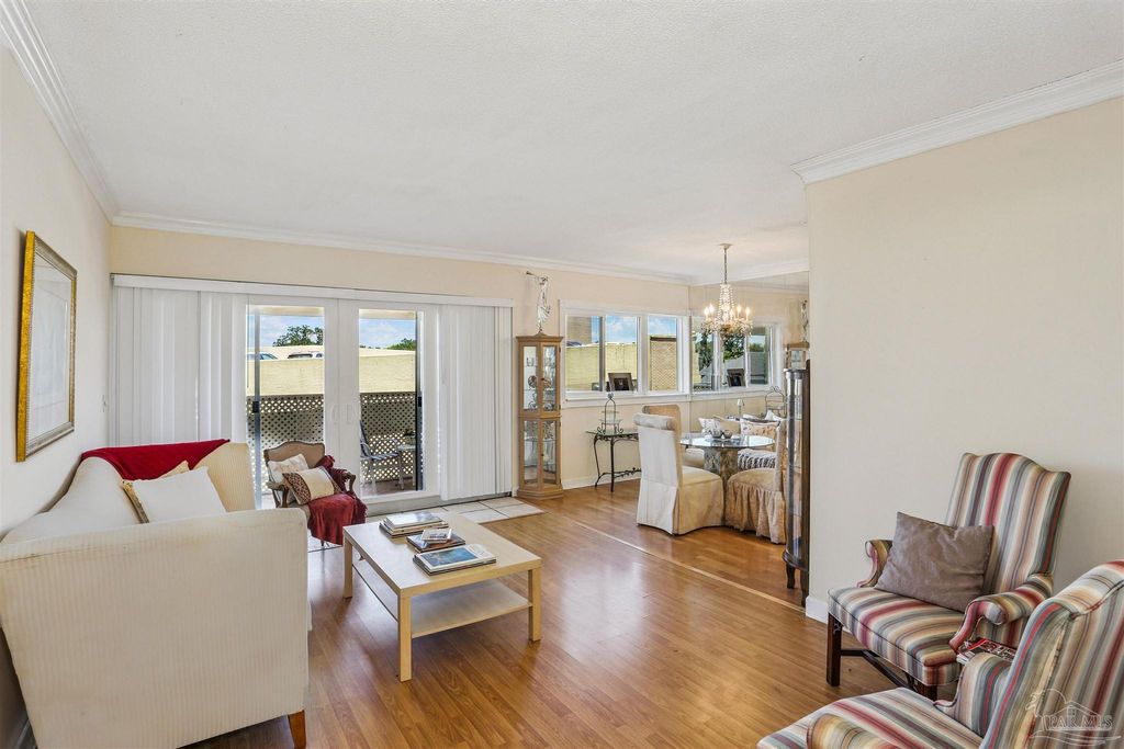 825 Bayshore Dr 302, Pensacola, FL 32507