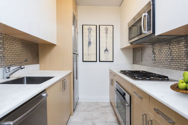 211 E 51ST Street 6AB, New York City, NY 10022