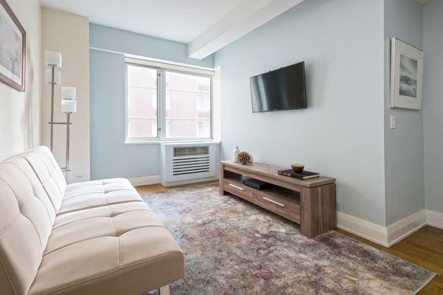 211 E 51ST Street 6AB, New York City, NY 10022