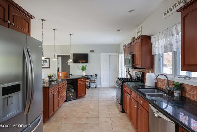 771 Park Avenue, Belford, NJ 07718