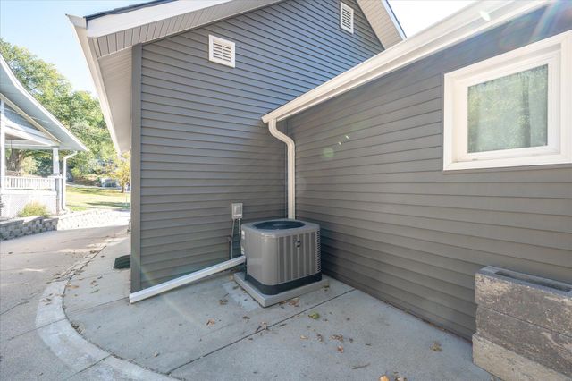 3 PARK Circle, Council Bluffs, IA 51503