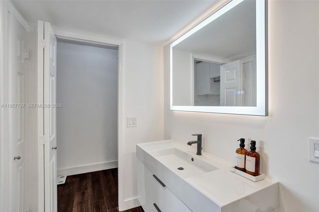 10000 W Bay Harbor Dr PH23, Bay Harbor Islands, FL 33154