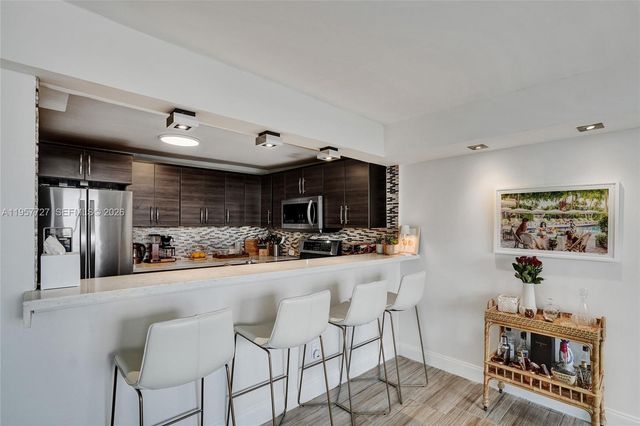 10000 W Bay Harbor Dr PH23, Bay Harbor Islands, FL 33154