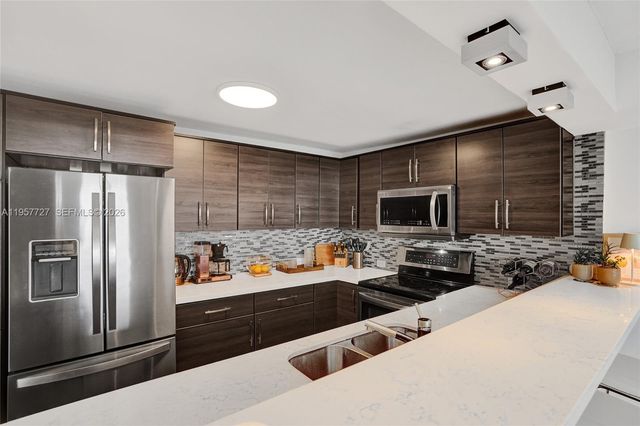 10000 W Bay Harbor Dr PH23, Bay Harbor Islands, FL 33154