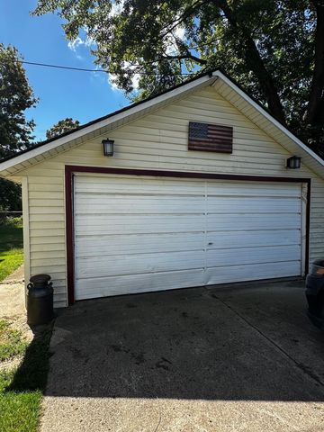 284 E Saint Clair Street, Romeo, MI 48065