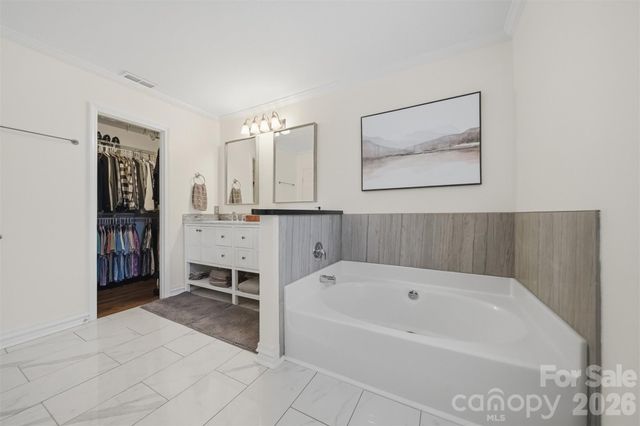 609 Fredricksburg Road, Matthews, NC 28105