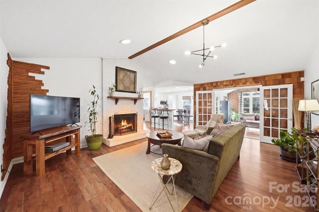 609 Fredricksburg Road, Matthews, NC 28105