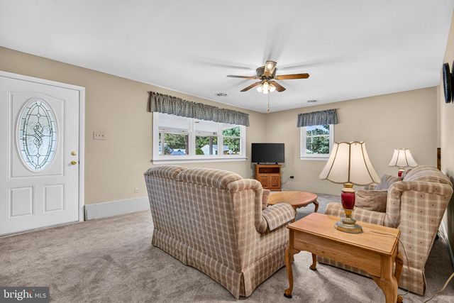 55 BITTLE AVE, Berlin, NJ 08009