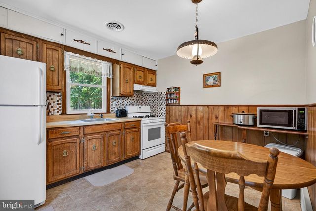 55 BITTLE AVE, Berlin, NJ 08009