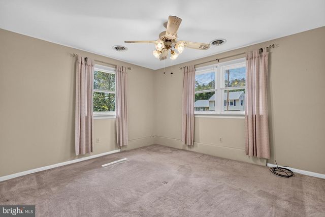 55 BITTLE AVE, Berlin, NJ 08009