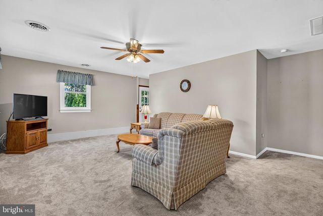 55 BITTLE AVE, Berlin, NJ 08009