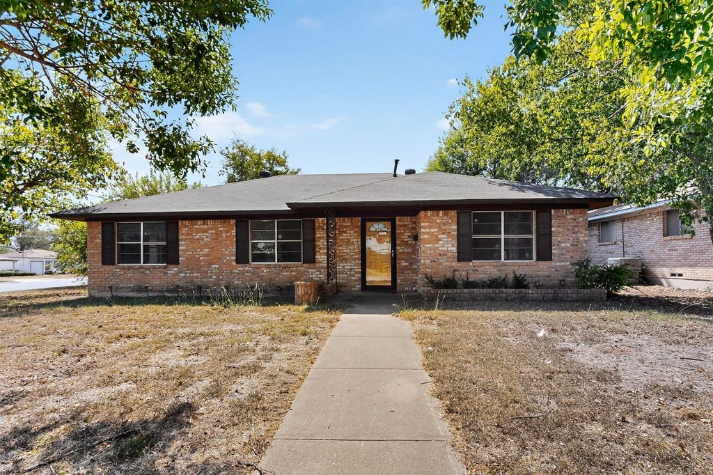 702 Rea Avenue, Lancaster, TX 75146